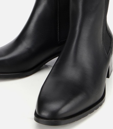  Kadın Deri Siyah Lastik Detaylı Düz Bot