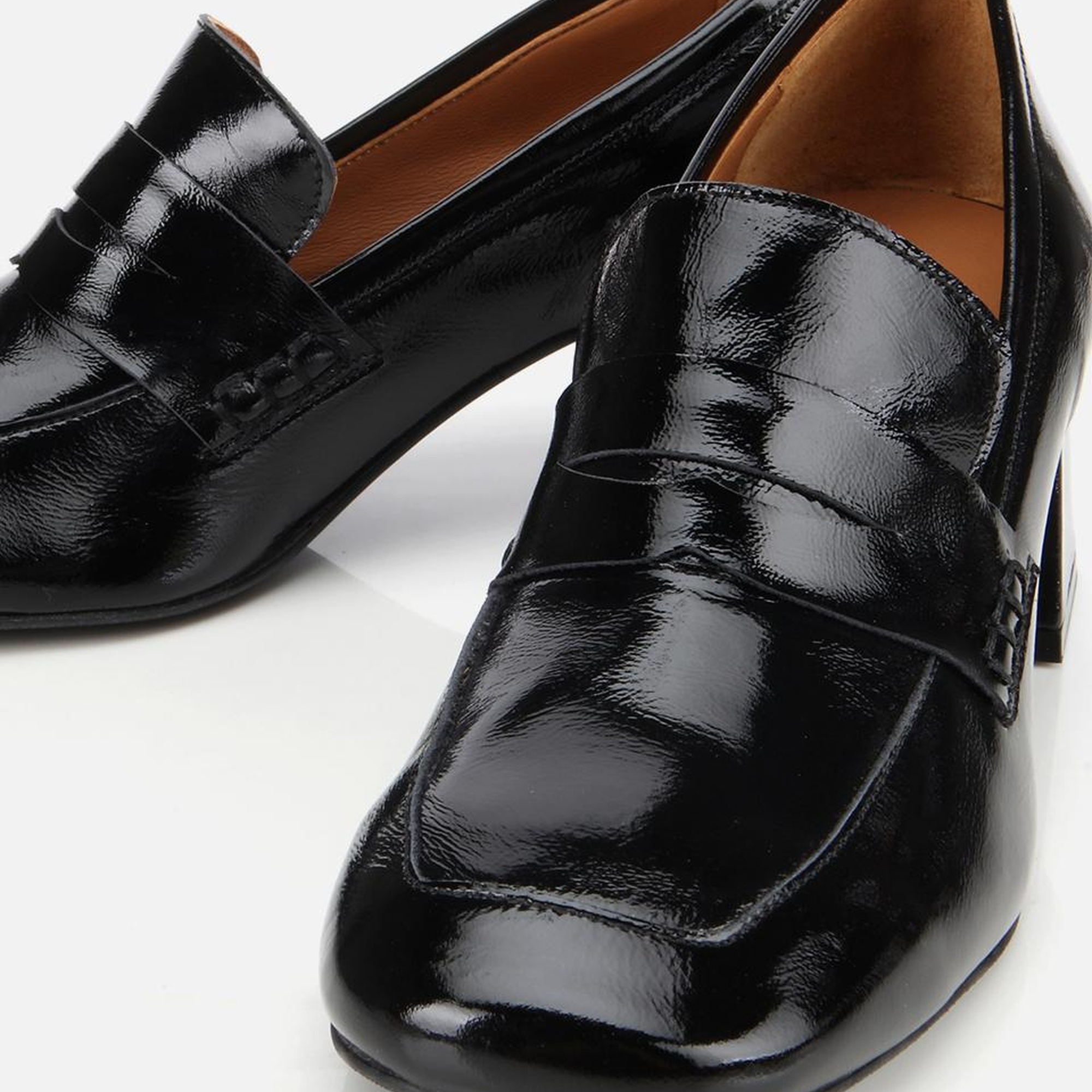 Kadın Rugan Deri Siyah Topuklu Klasik Loafer