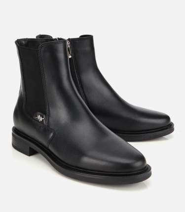  Kadın Deri Siyah Lastik Detaylı Bilekte Düz Bot