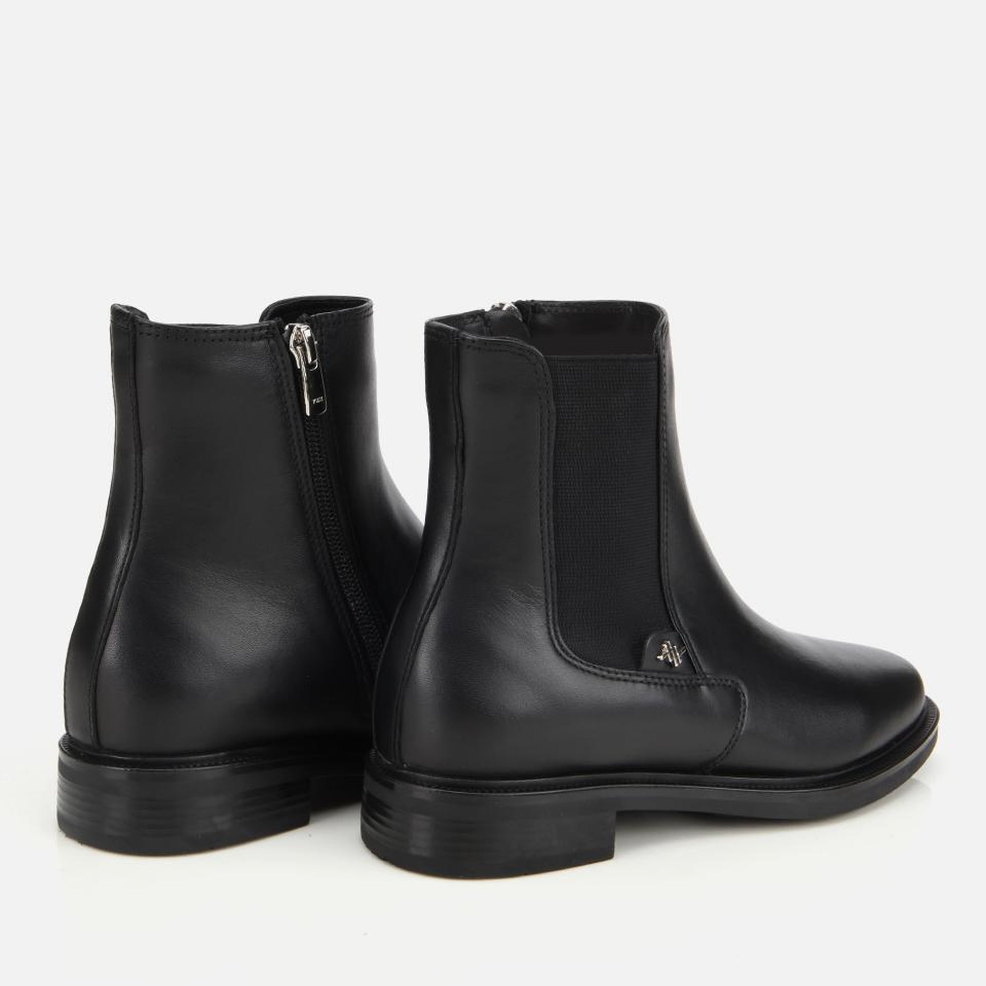 Kadın Deri Siyah Lastik Detaylı Bilekte Düz Bot