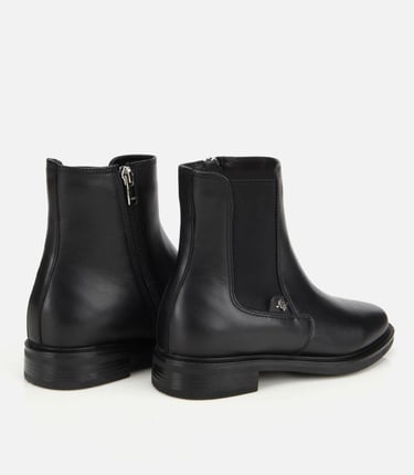  Kadın Deri Siyah Lastik Detaylı Bilekte Düz Bot