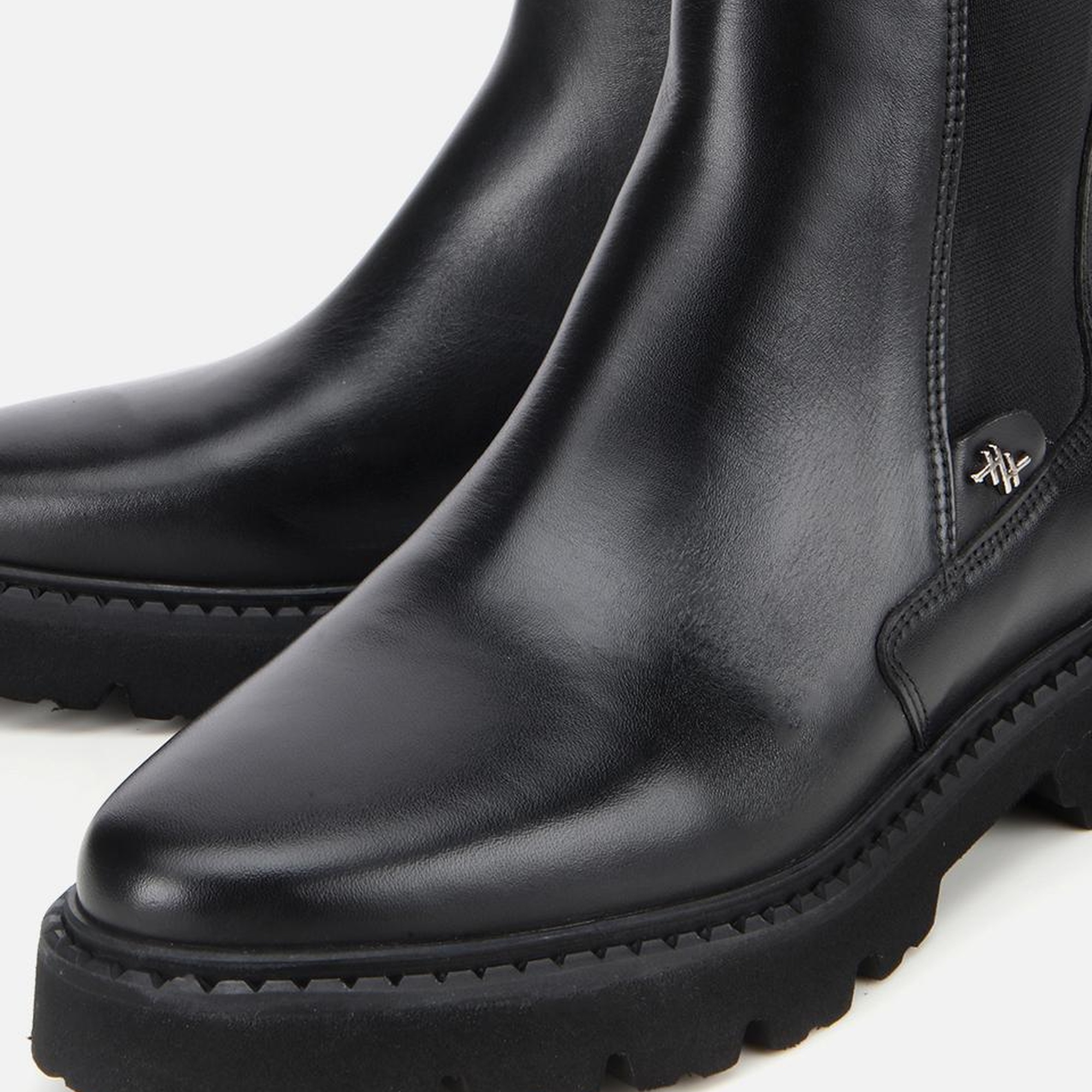 Kadın Deri Siyah Lastik Detaylı Bilekte Düz Bot