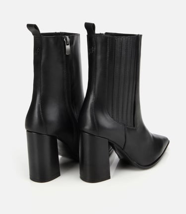  Kadın Deri Siyah Lastik Detaylı Topuklu Bot