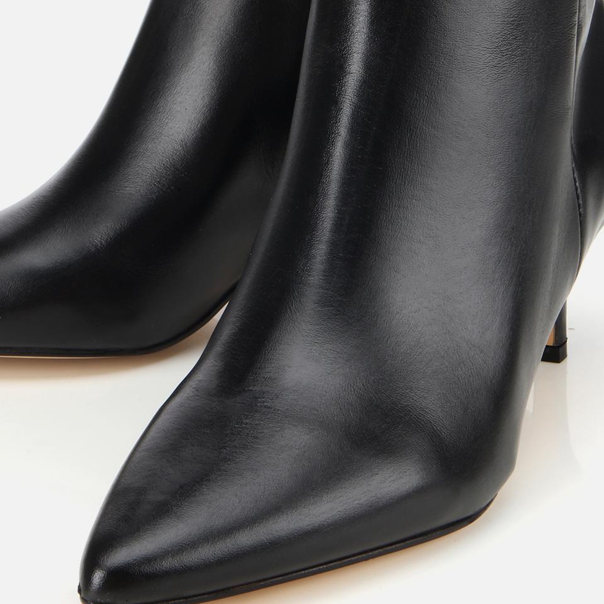 Kadın Deri Siyah Yarım Topuklu Bot