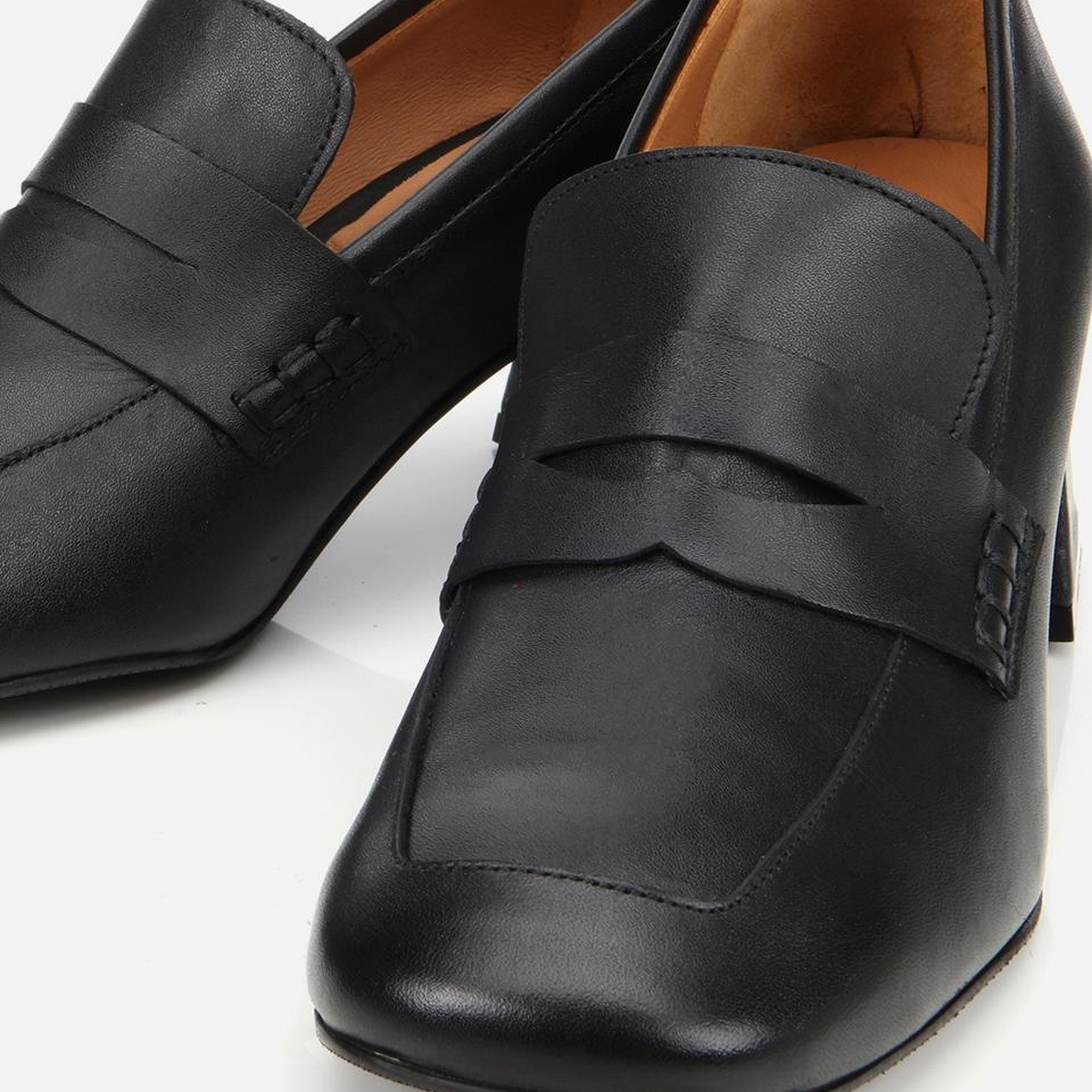 Kadın Deri Siyah Topuklu Loafer