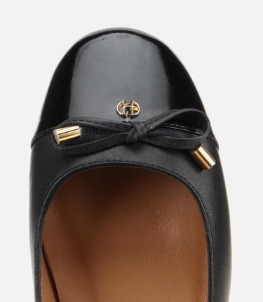  Kadın Rugan Deri Siyah Fiyonk Detaylı Babet