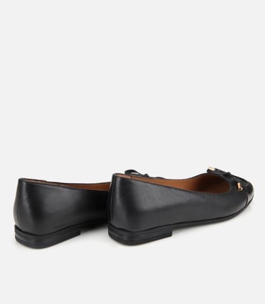  Kadın Rugan Deri Siyah Fiyonk Detaylı Babet