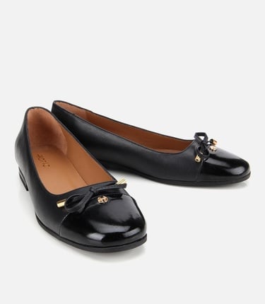  Kadın Rugan Deri Siyah Fiyonk Detaylı Babet