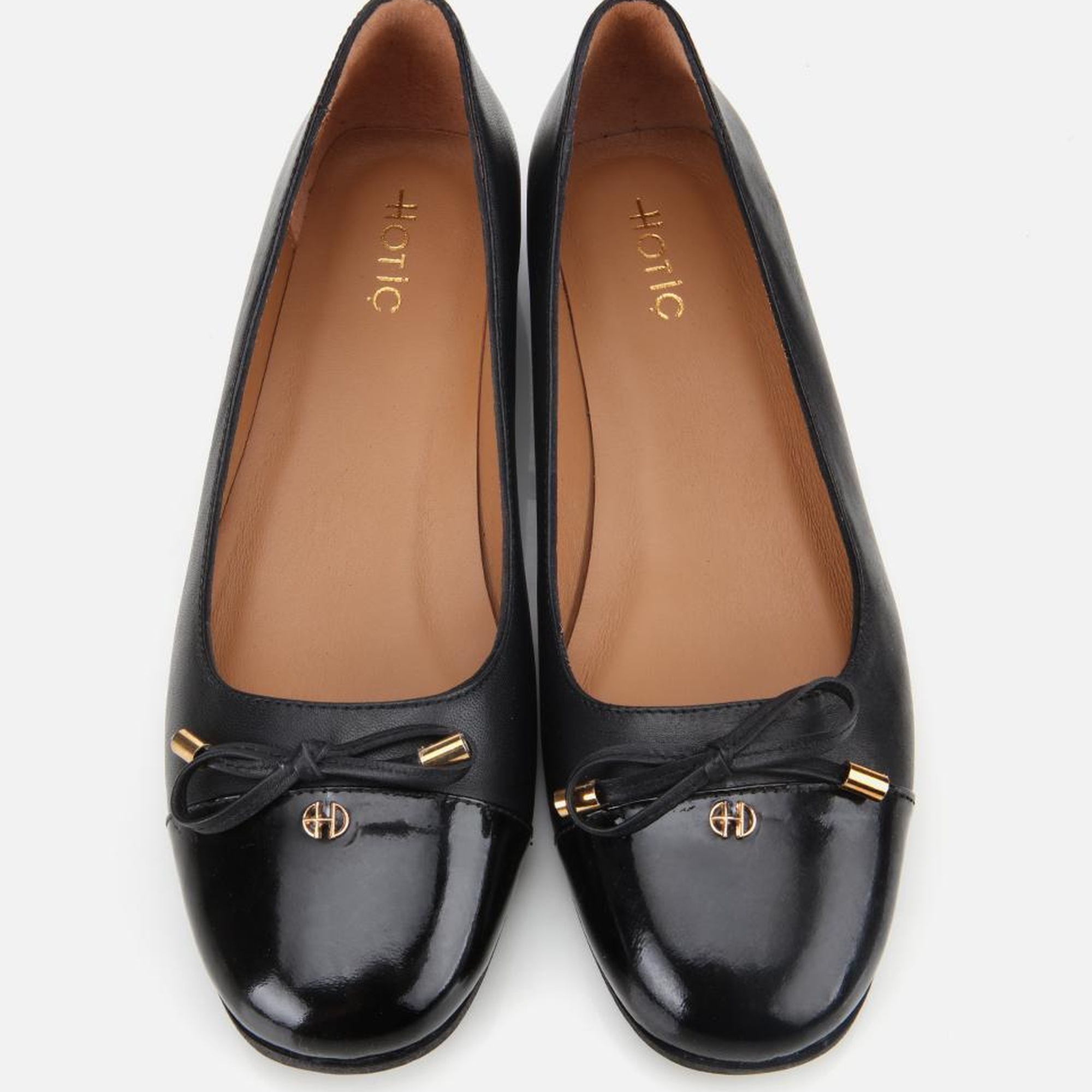 Kadın Rugan Deri Siyah Fiyonk Detaylı Babet