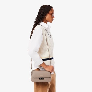  Lacoste Champs-Élysées Kadın Deri Bej Omuz Çantası