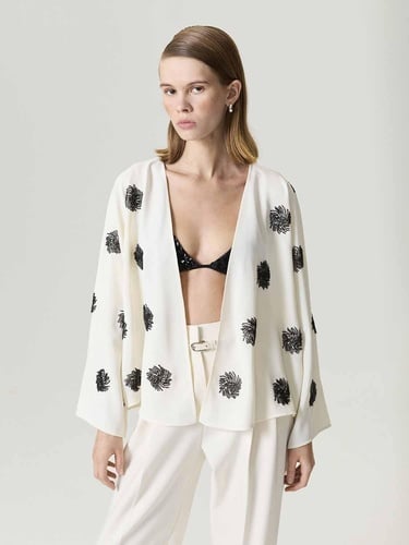  Nakış İşlemeli Kimono
