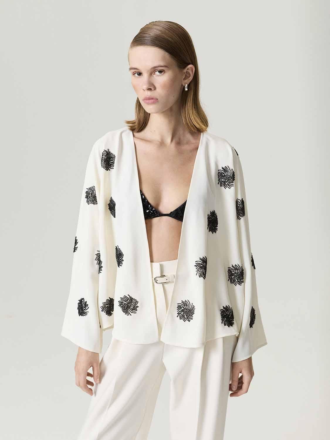  Nakış İşlemeli Kimono