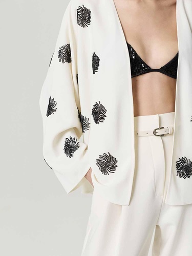  Nakış İşlemeli Kimono