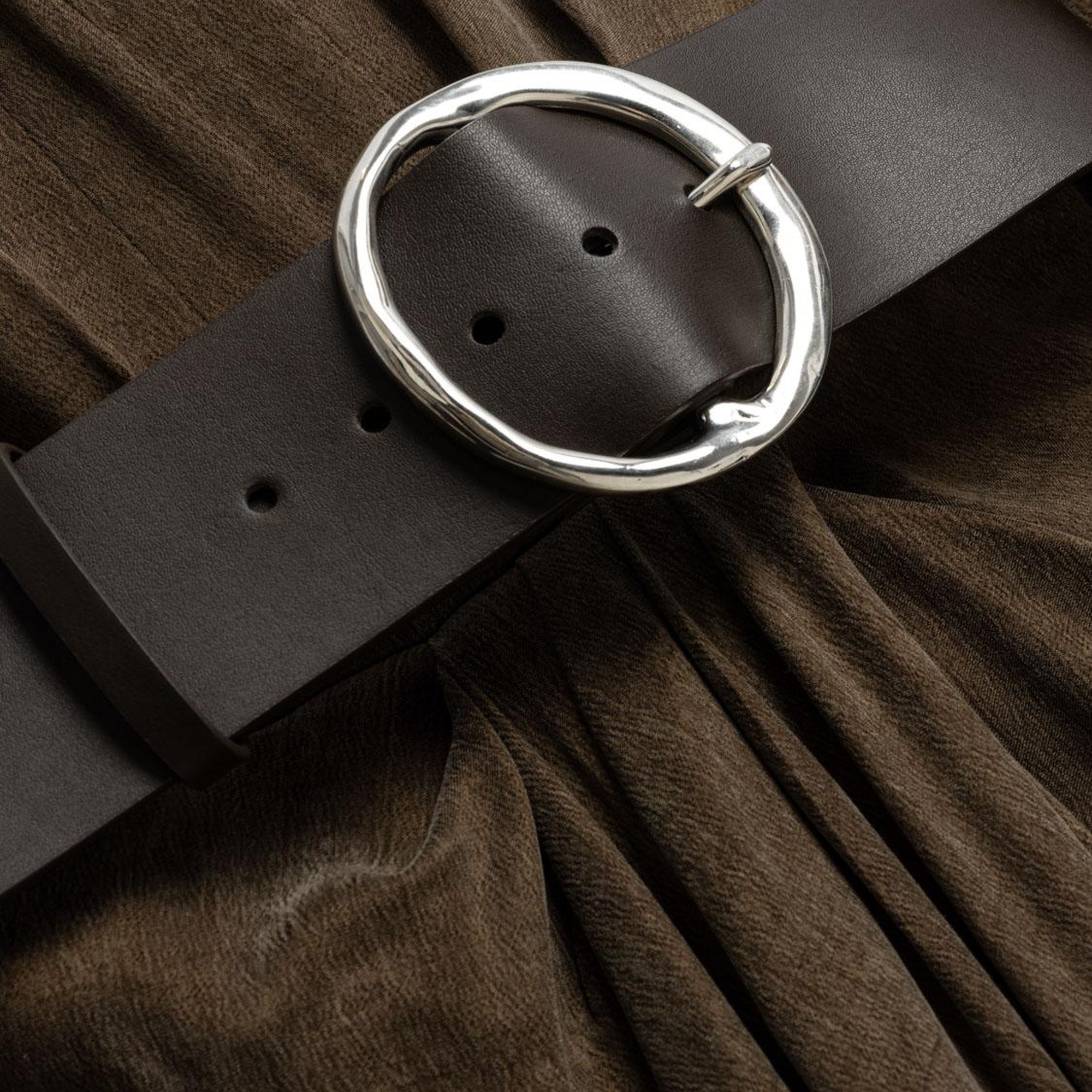 Drape Detaylı Kemerli Maxi Elbise