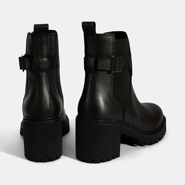  Kadın Siyah Metal Toka Detaylı Topuklu Bot