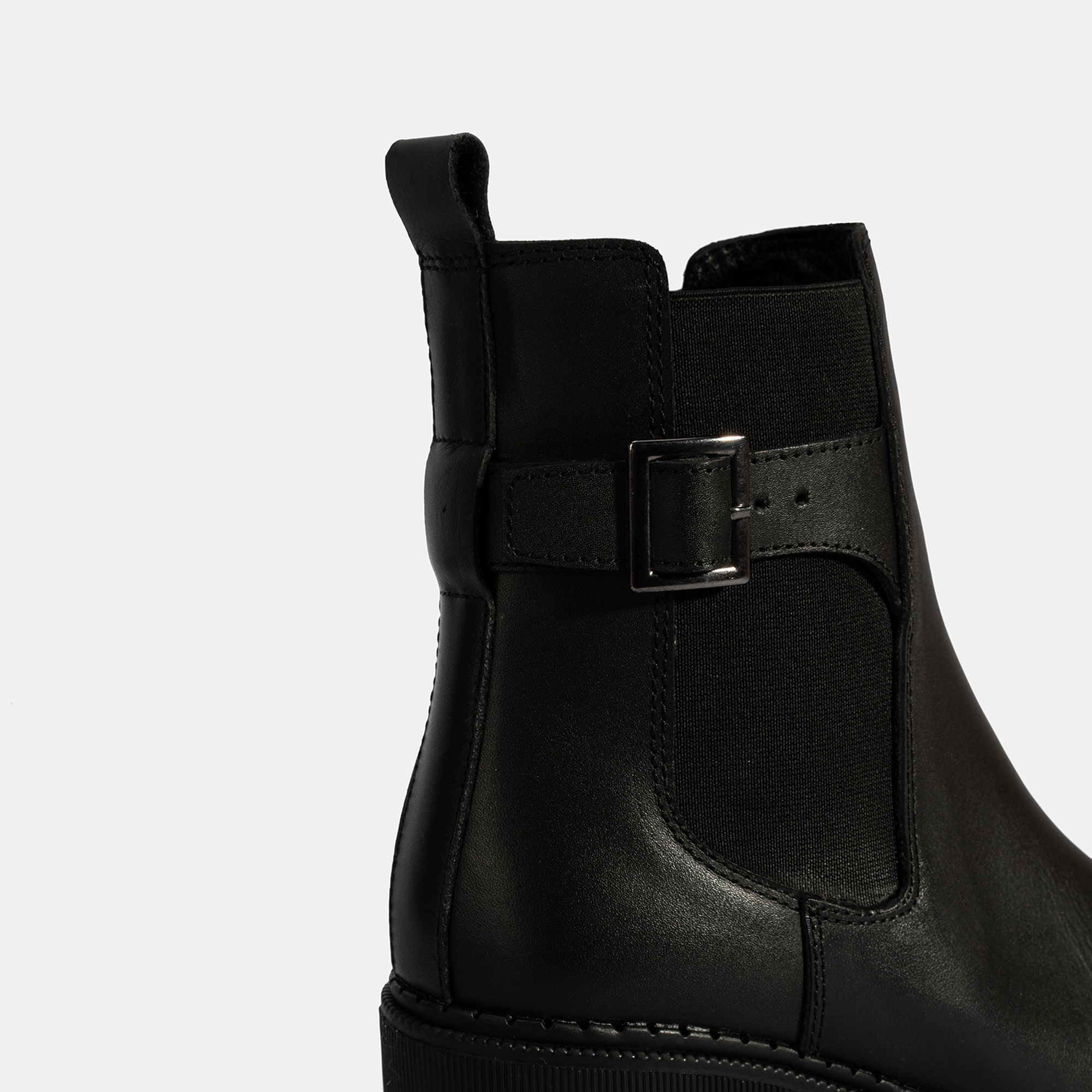 Kadın Siyah Metal Toka Detaylı Topuklu Bot