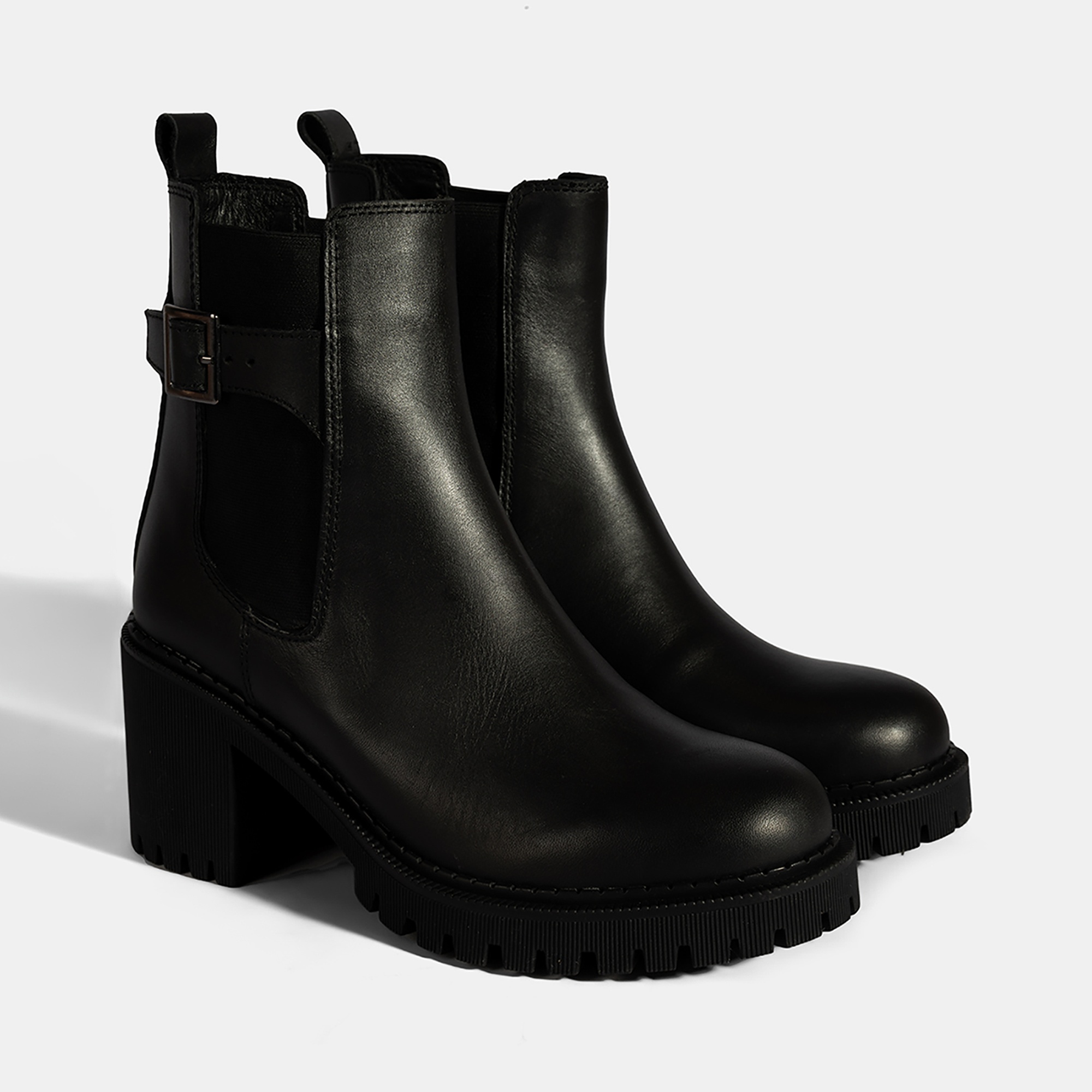 Kadın Siyah Metal Toka Detaylı Topuklu Bot