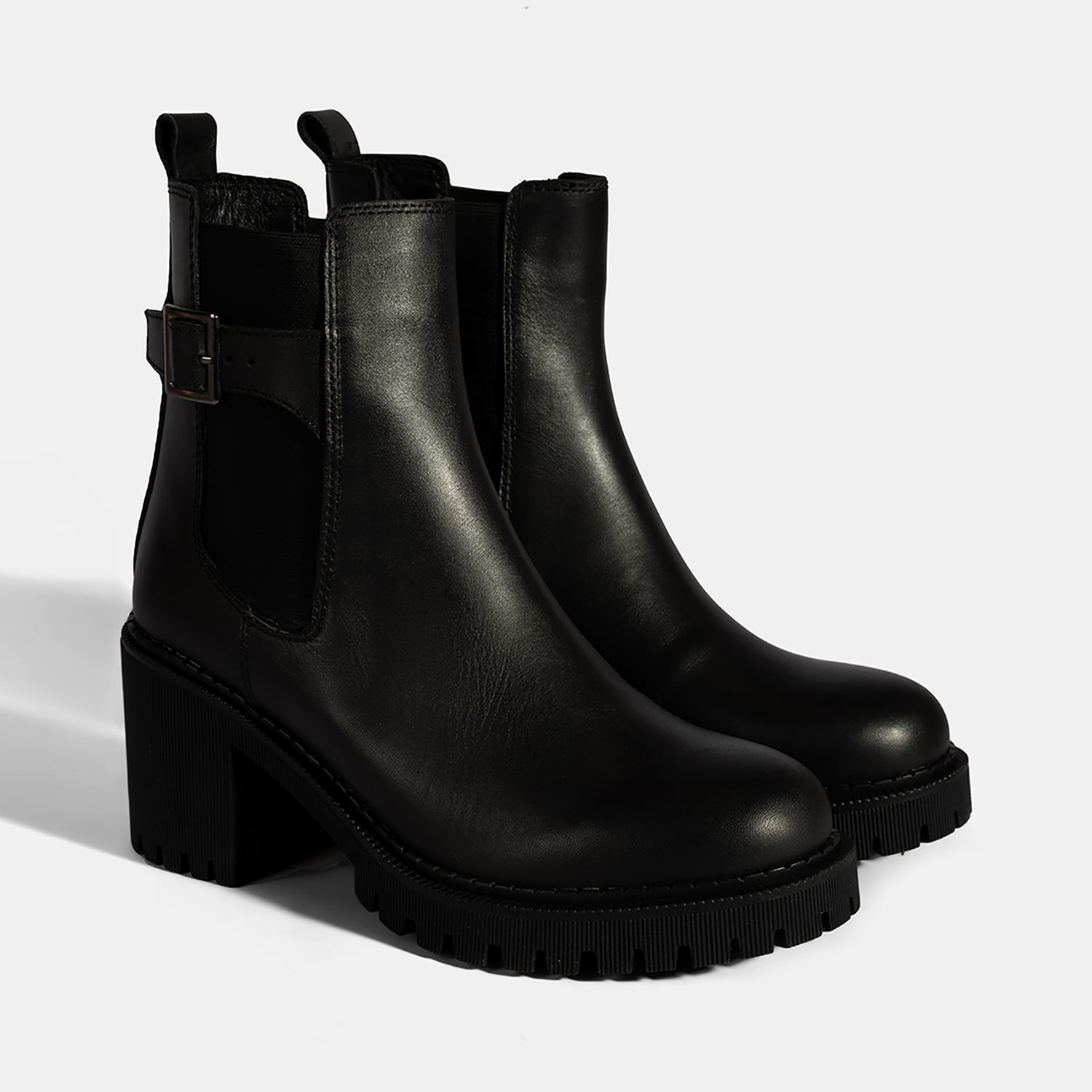  Kadın Siyah Metal Toka Detaylı Topuklu Bot