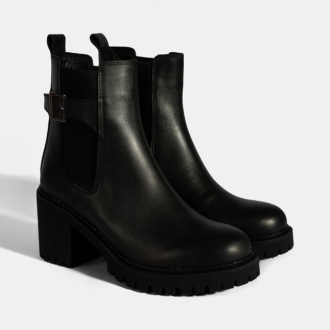  Kadın Siyah Metal Toka Detaylı Topuklu Bot