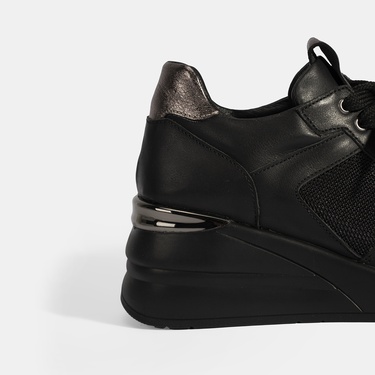  Kadın Siyah Bağcıklı Dolgu Topuklu Spor Ayakkabı