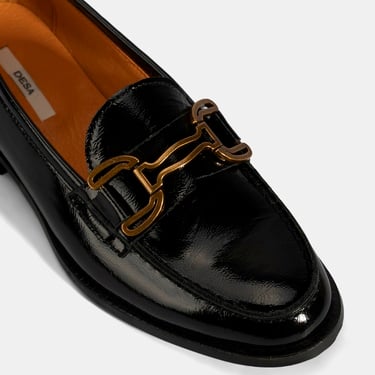  Kadın Siyah Metal Toka Aksesuarlı Rugan Loafer