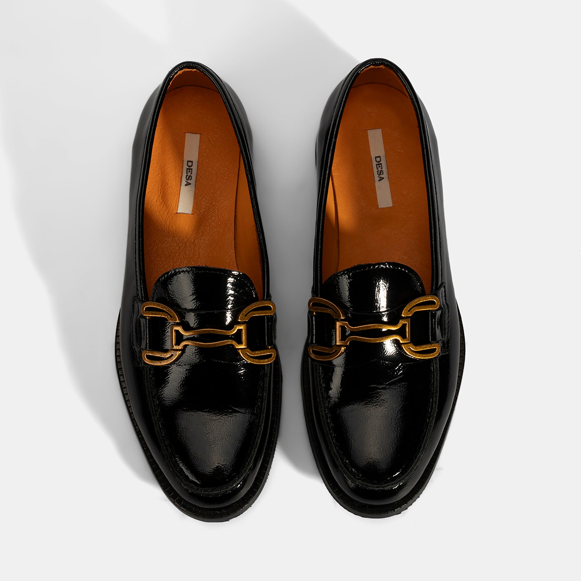 Kadın Siyah Metal Toka Aksesuarlı Rugan Loafer