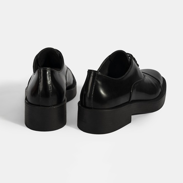  Kadın Siyah Bağcıklı Klasik Deri Ayakkabı