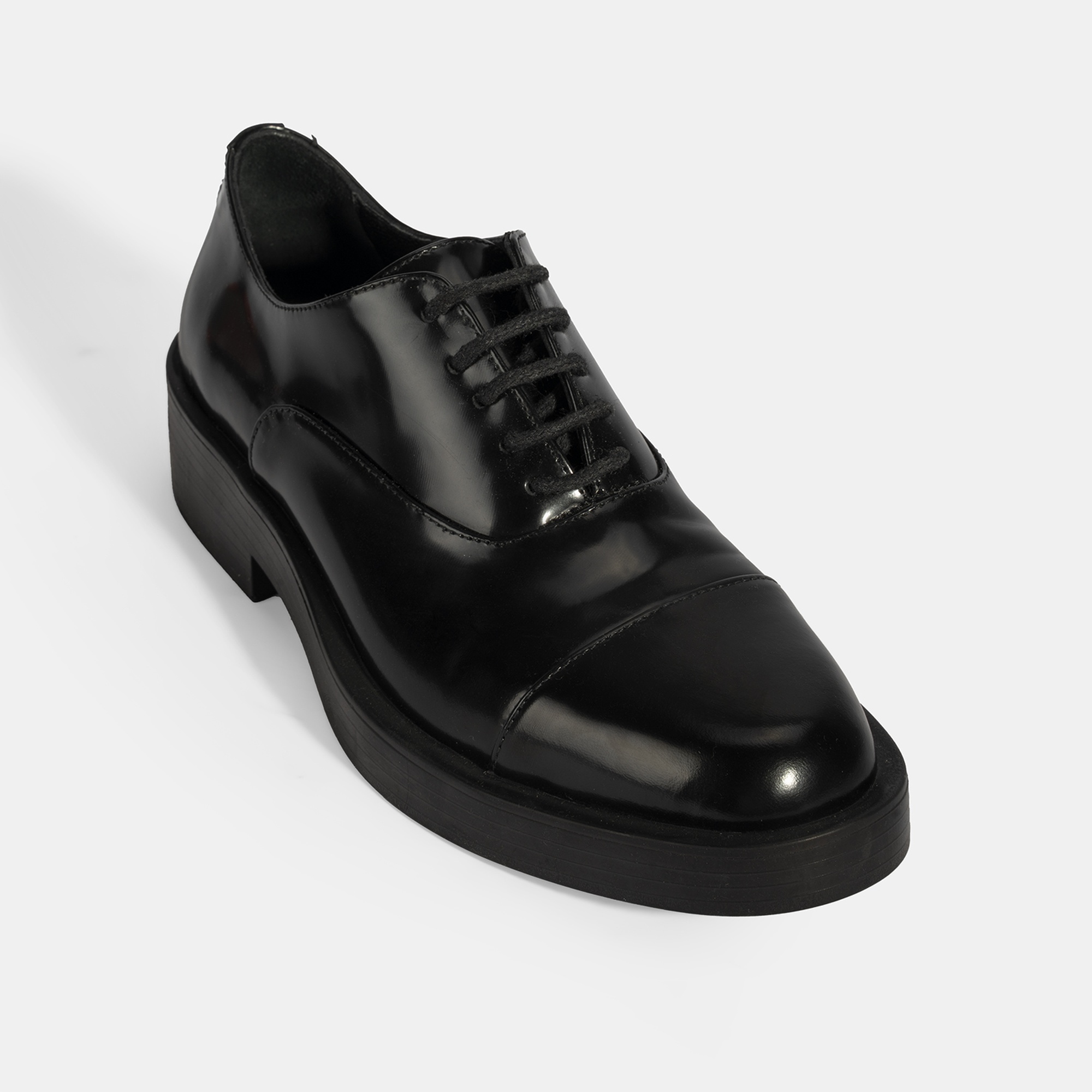 Kadın Siyah Bağcıklı Klasik Deri Ayakkabı