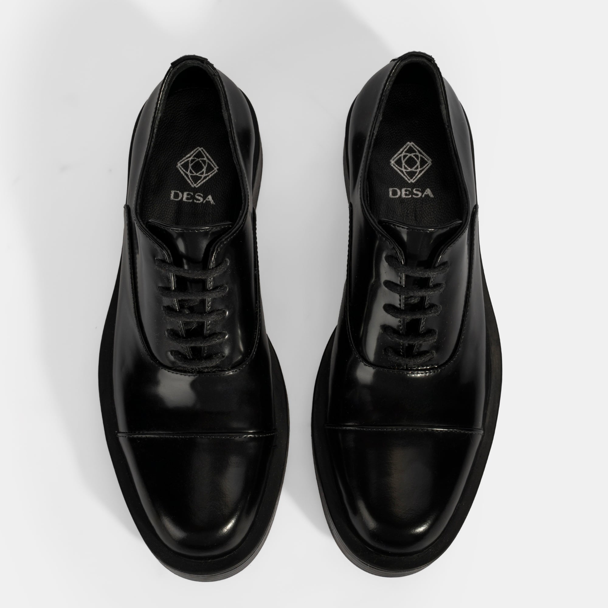 Kadın Siyah Bağcıklı Klasik Deri Ayakkabı