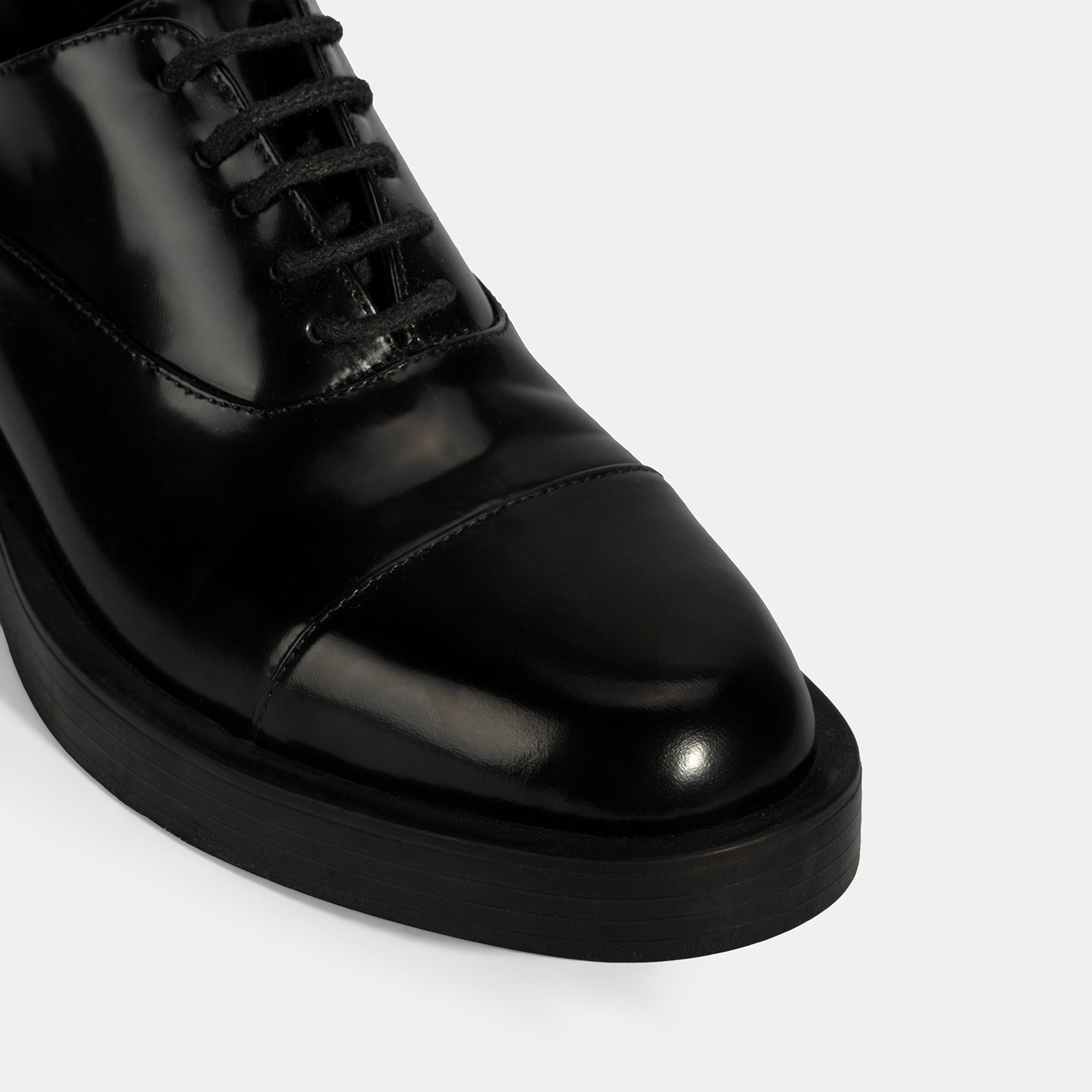 Kadın Siyah Bağcıklı Klasik Deri Ayakkabı