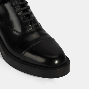  Kadın Siyah Bağcıklı Klasik Deri Ayakkabı