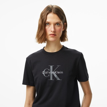  Calvin Klein Hero Classic Monologo Kadın Siyah T-Shirt