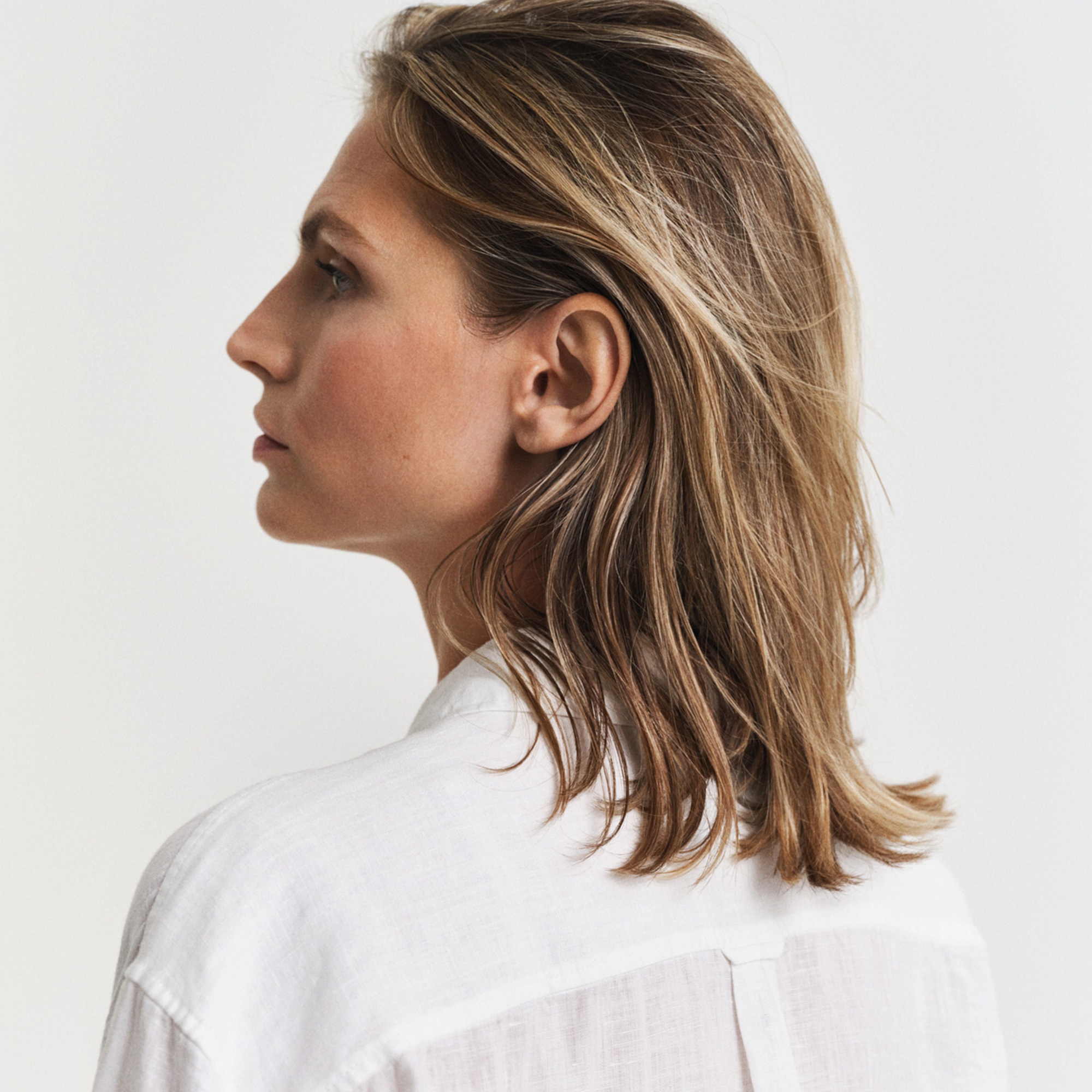 GANT Kadın Beyaz Relaxed Fit Klasik Yaka Gömlek