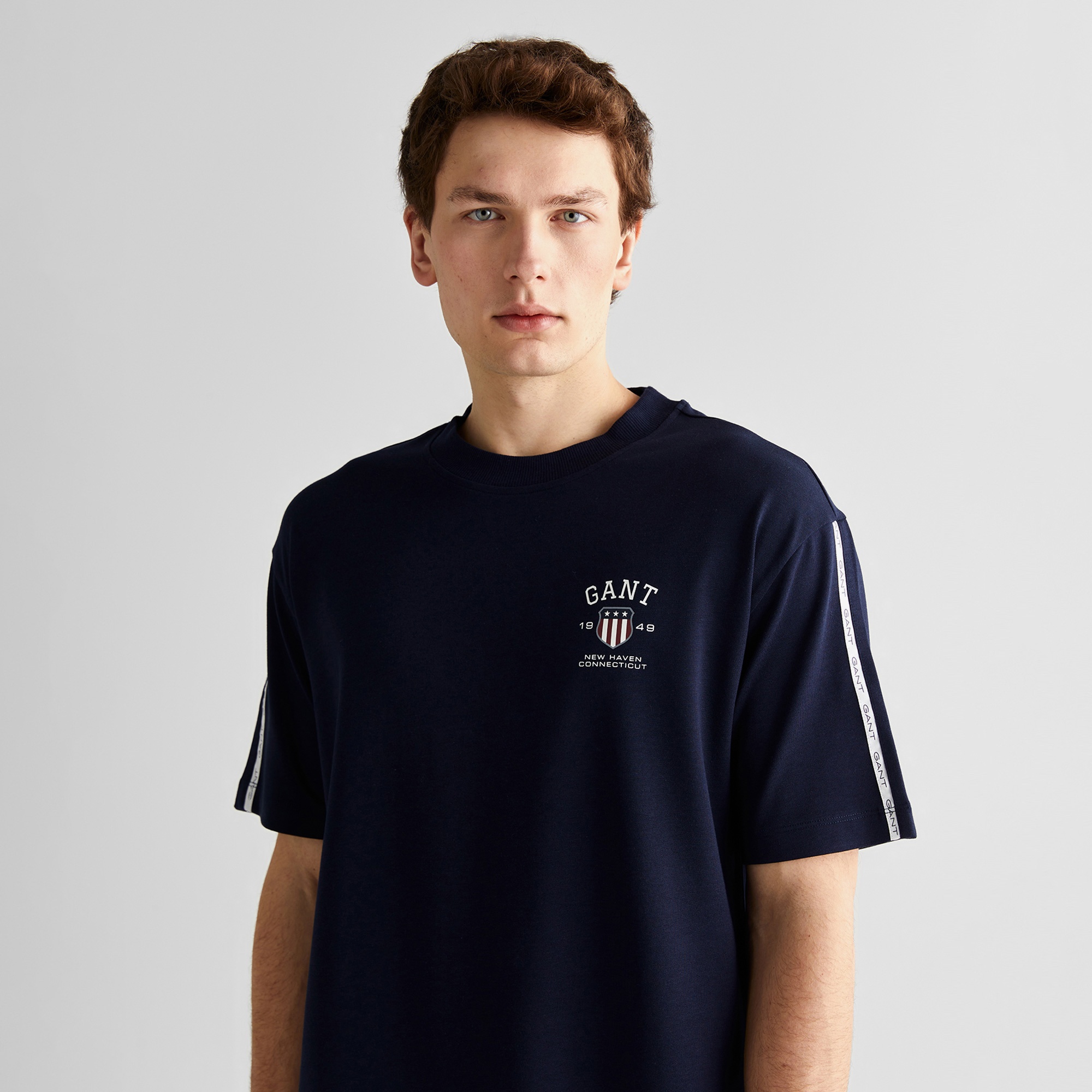 GANT Erkek Lacivert Relaxed Fit Bisiklet Yaka Logolu T-Shirt