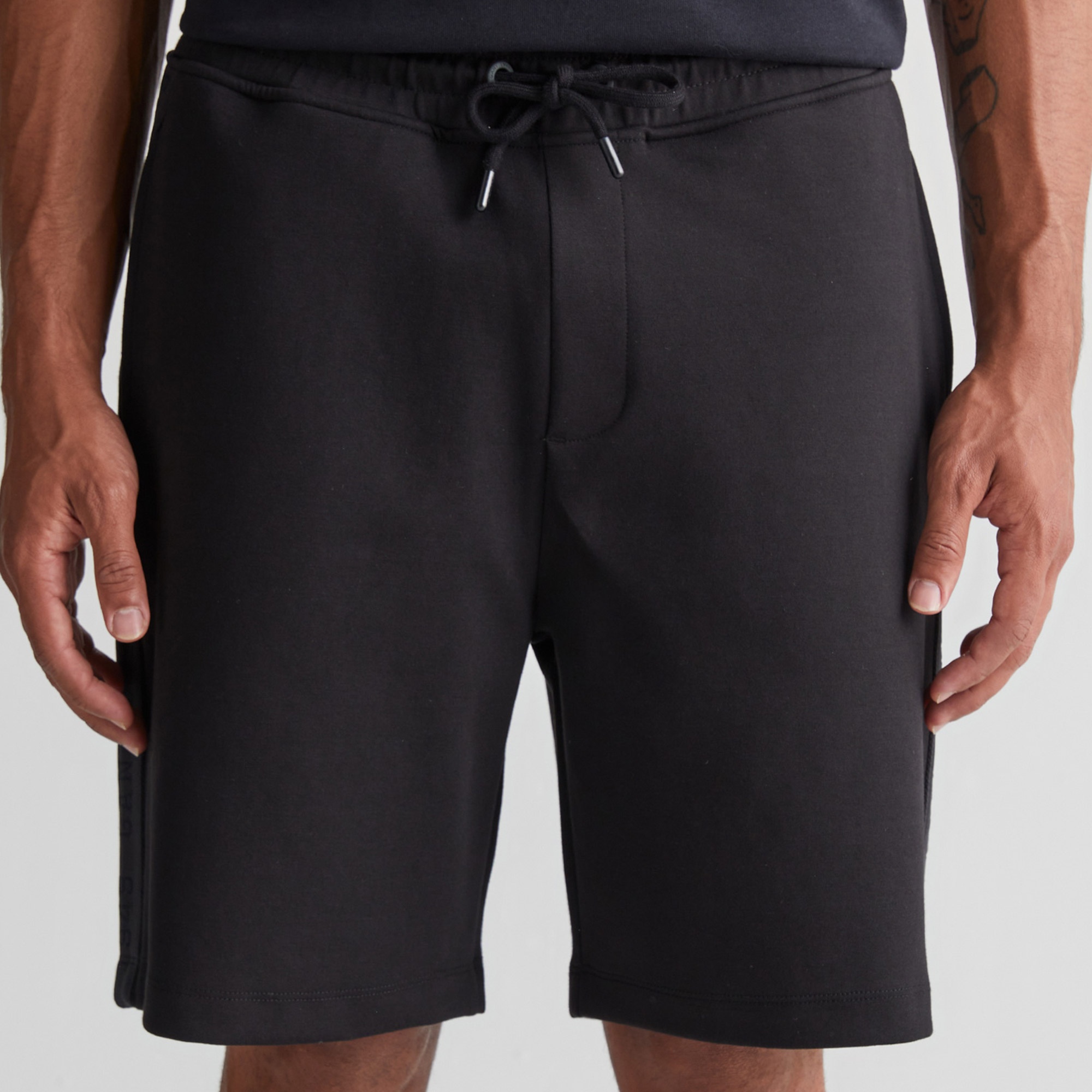 GANT Erkek Siyah Regular Fit Logolu Şort