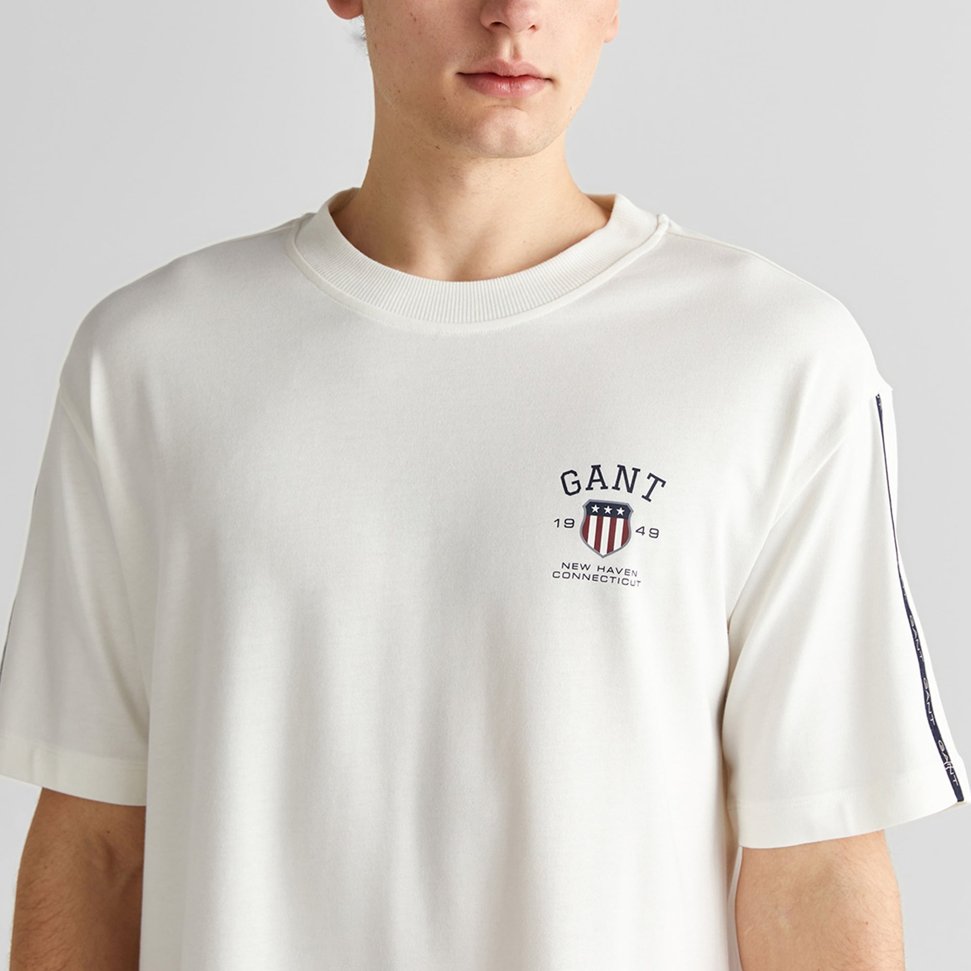 GANT Erkek Krem Relaxed Fit Bisiklet Yaka Logolu T-Shirt