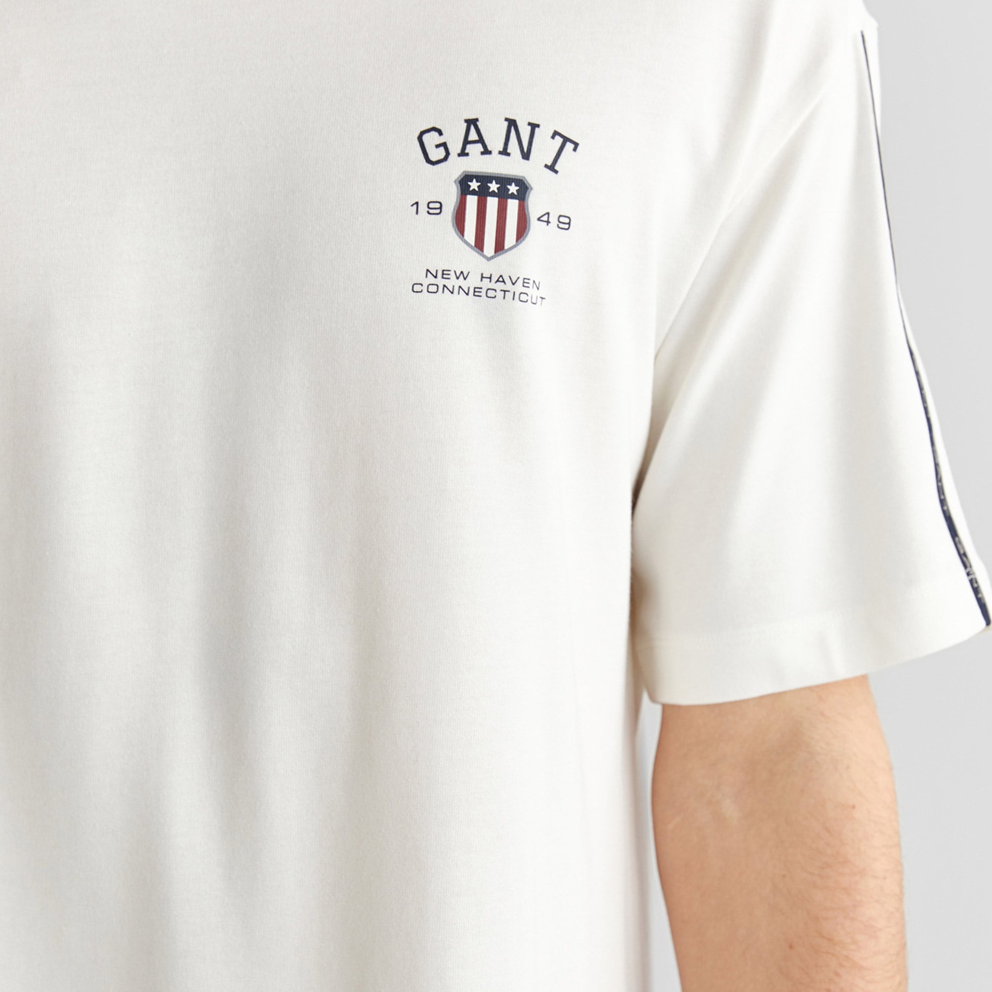 GANT Erkek Krem Relaxed Fit Bisiklet Yaka Logolu T-Shirt