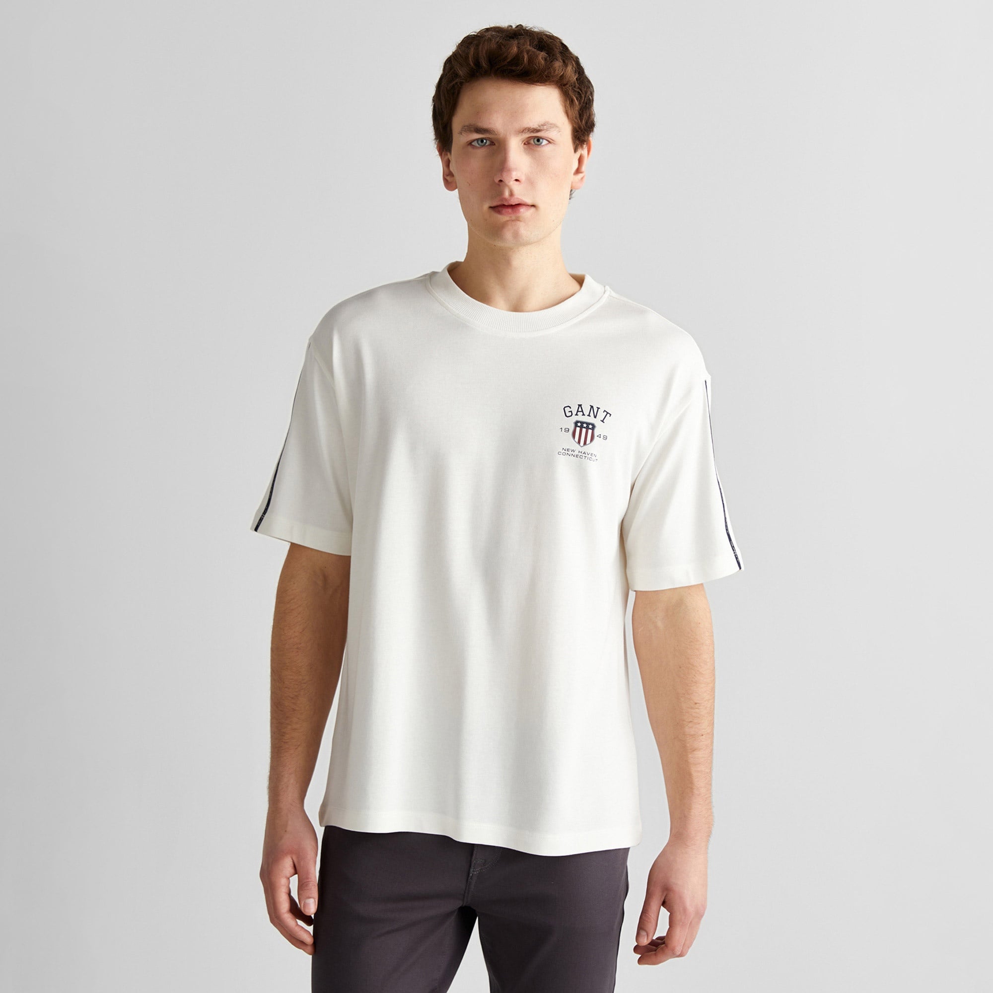 GANT Erkek Krem Relaxed Fit Bisiklet Yaka Logolu T-Shirt
