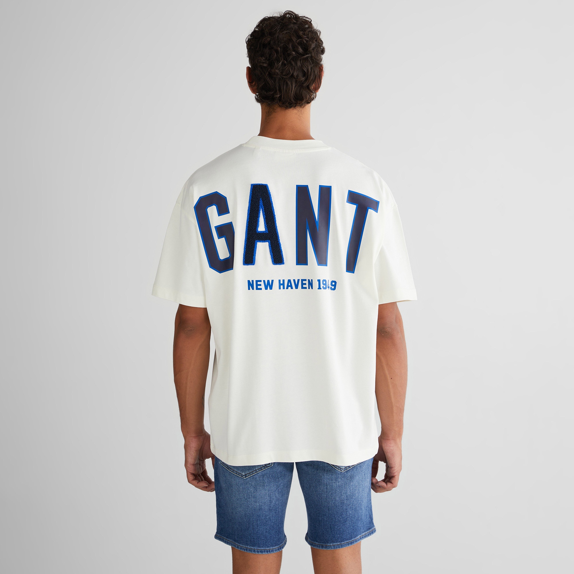 GANT Erkek Krem Relaxed Fit Bisiklet Yaka Logolu T-Shirt