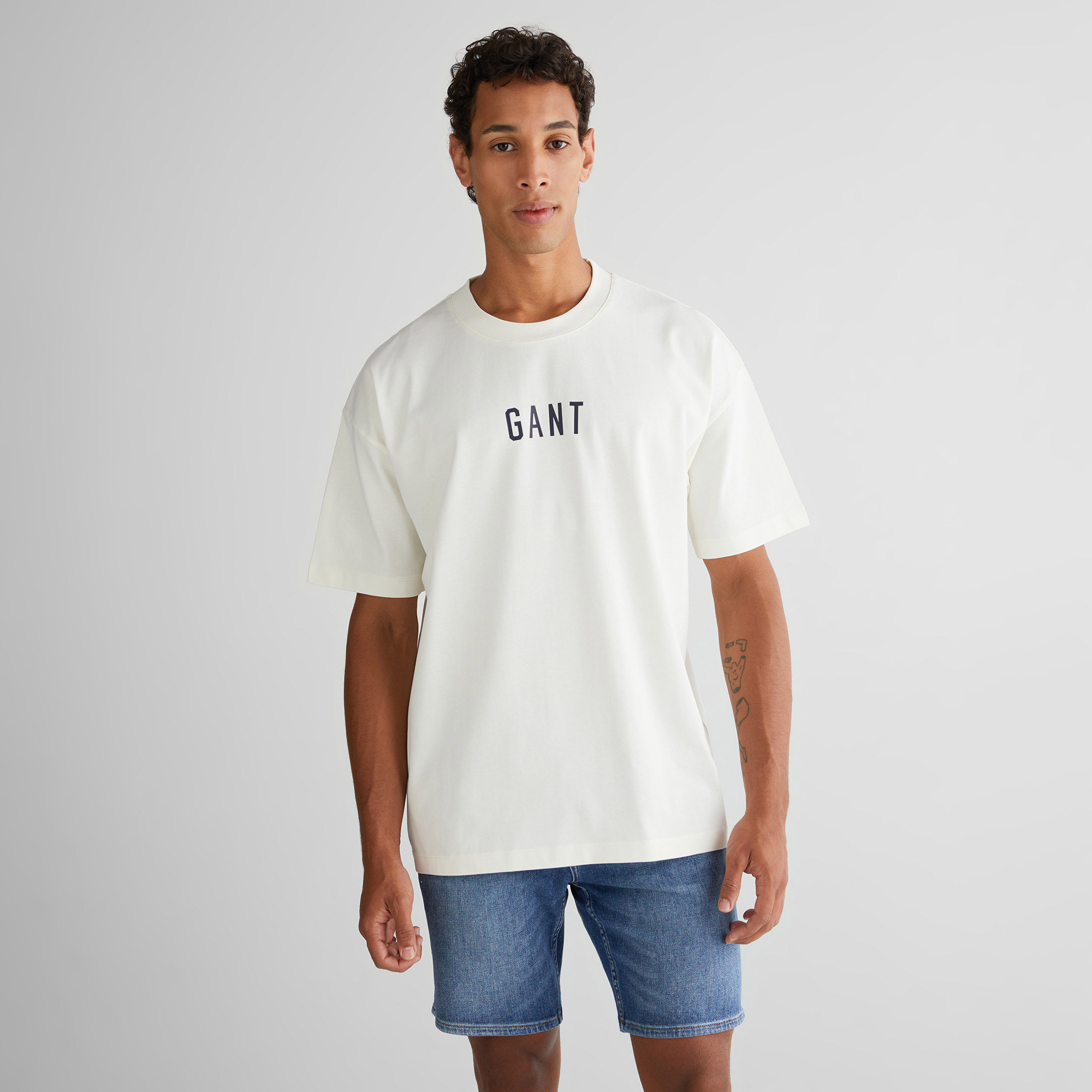  GANT Erkek Krem Relaxed Fit Bisiklet Yaka Logolu T-Shirt