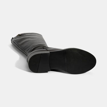  Kadın Siyah Metal Toka Detaylı Deri Çizme