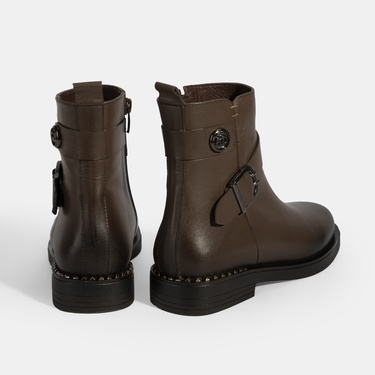  Kadın Kahve Metal Toka Detaylı Deri Bot