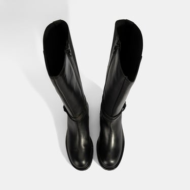  Kadın Siyah Metal Toka Detaylı Deri Çizme