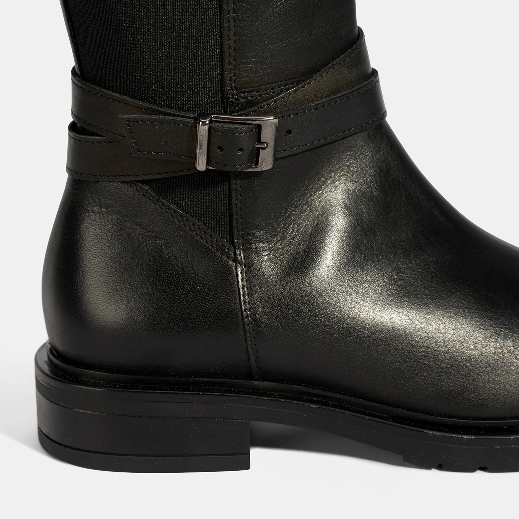 Kadın Siyah Metal Toka Detaylı Deri Çizme