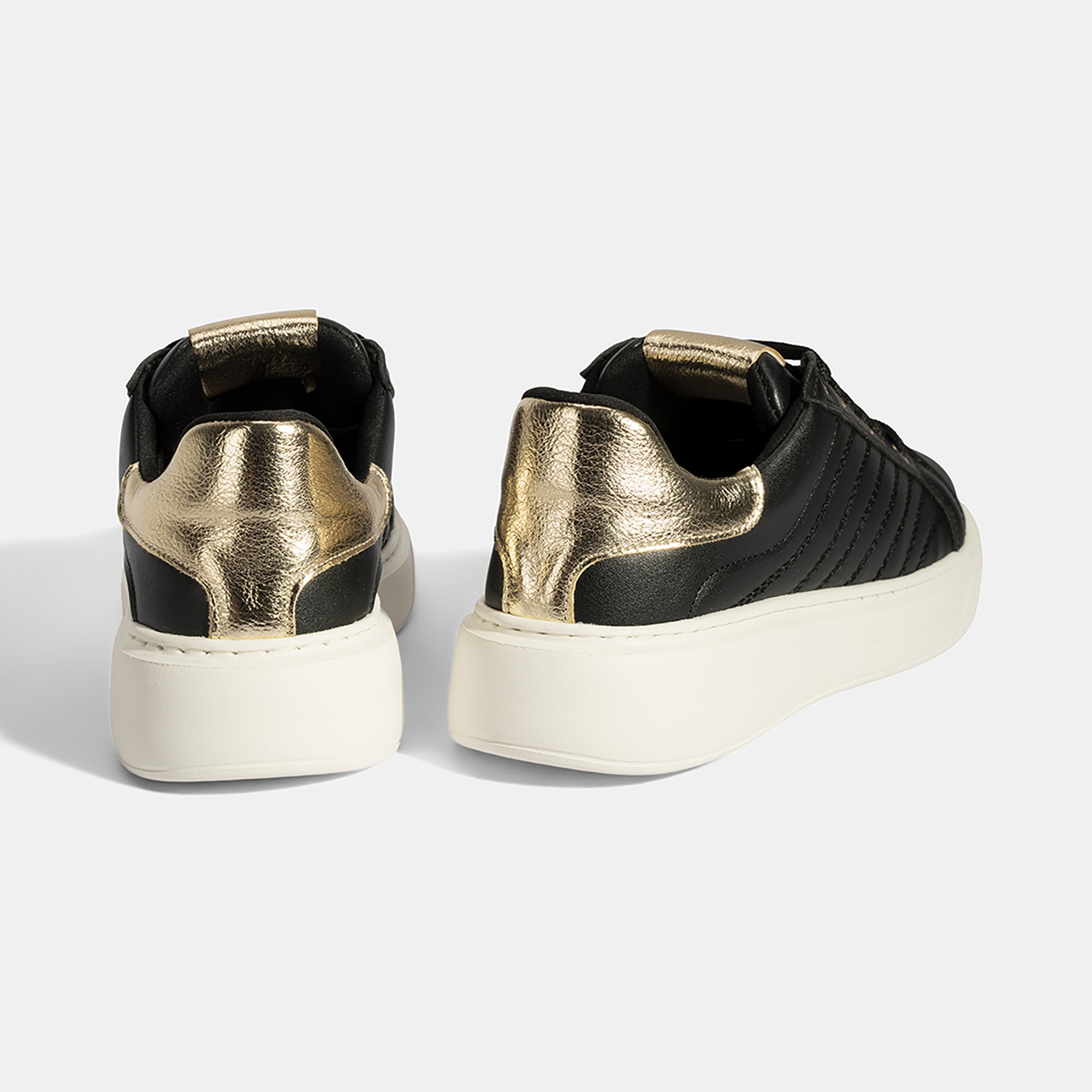 Kadın Siyah Bağcıklı Spor Ayakkabı