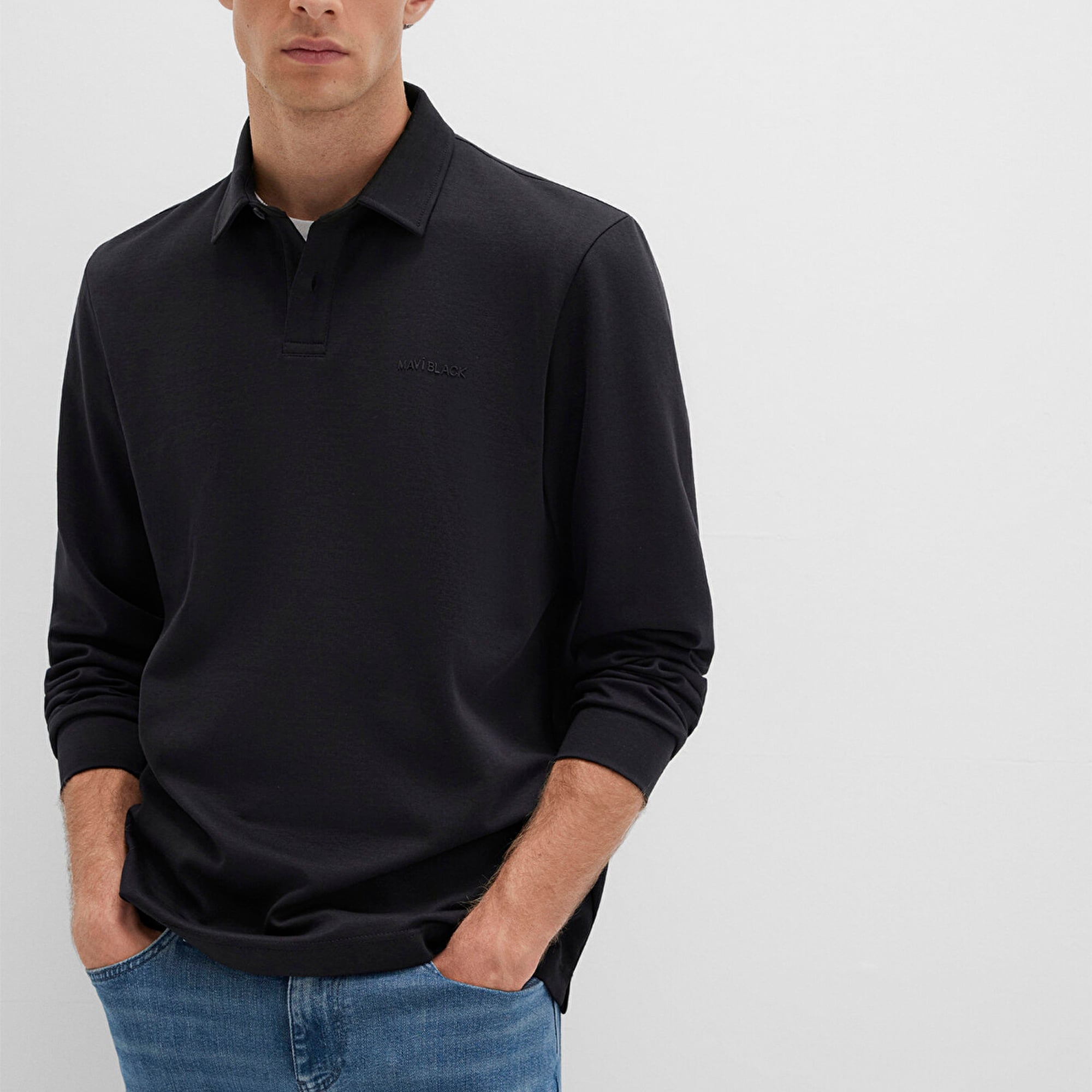 Mavi Düğme Detaylı Siyah Tişört Regular Fit / Normal Kesim 0613043-900