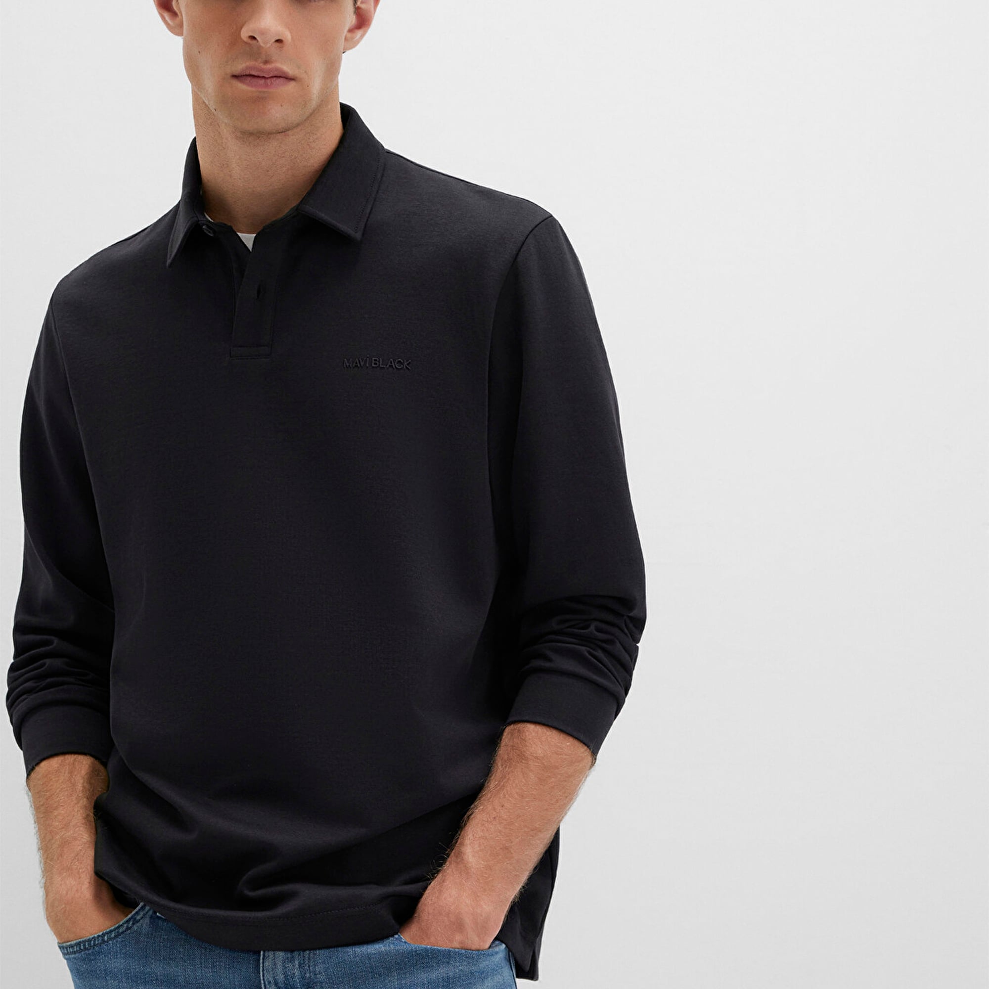 Mavi Düğme Detaylı Siyah Tişört Regular Fit / Normal Kesim 0613043-900