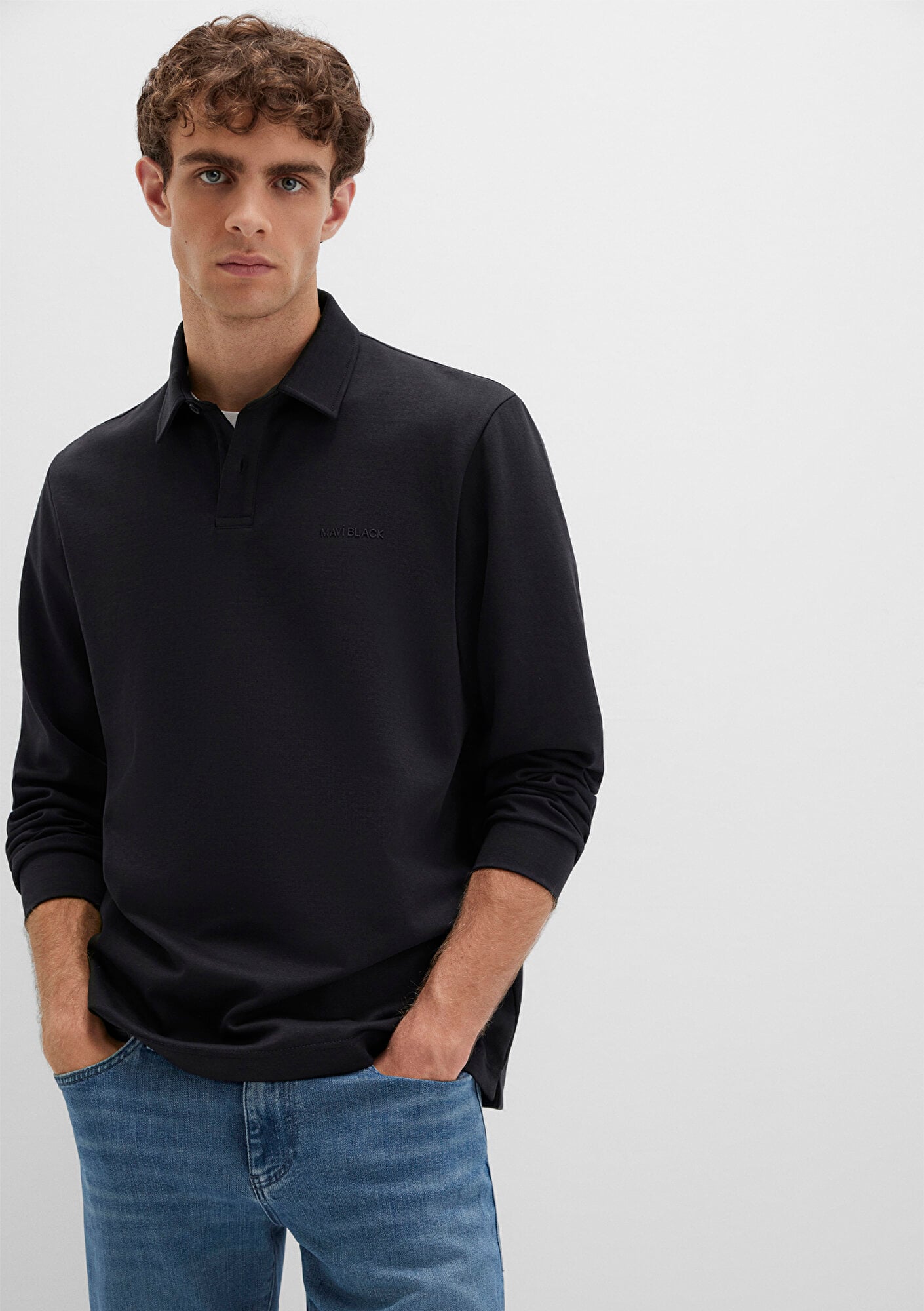  Mavi Düğme Detaylı Siyah Tişört Regular Fit / Normal Kesim 0613043-900