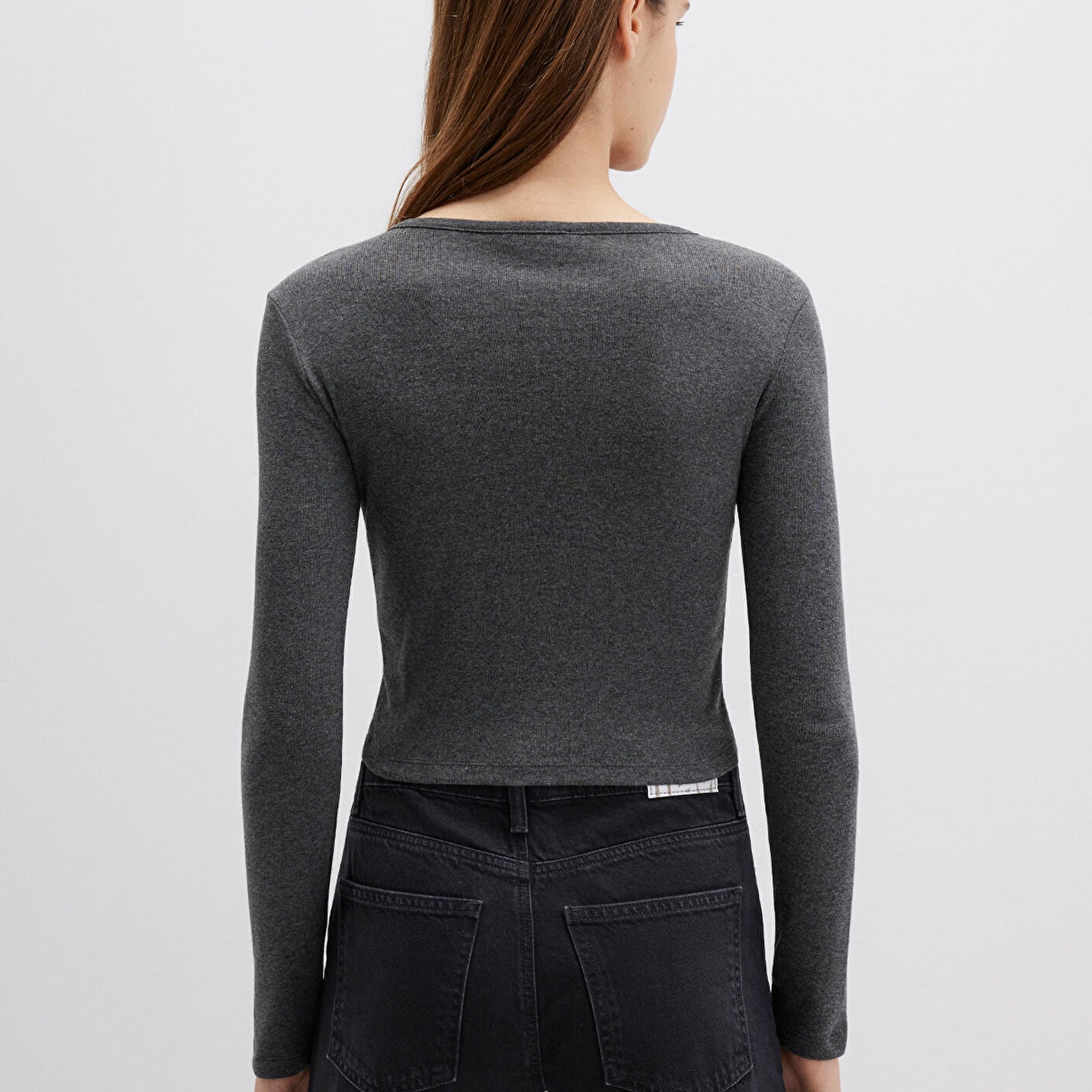 Mavi Düğme Detaylı Uzun Kollu Antrasit Crop Basic Tişört Crop / Kısa Kesim 1613403-80023