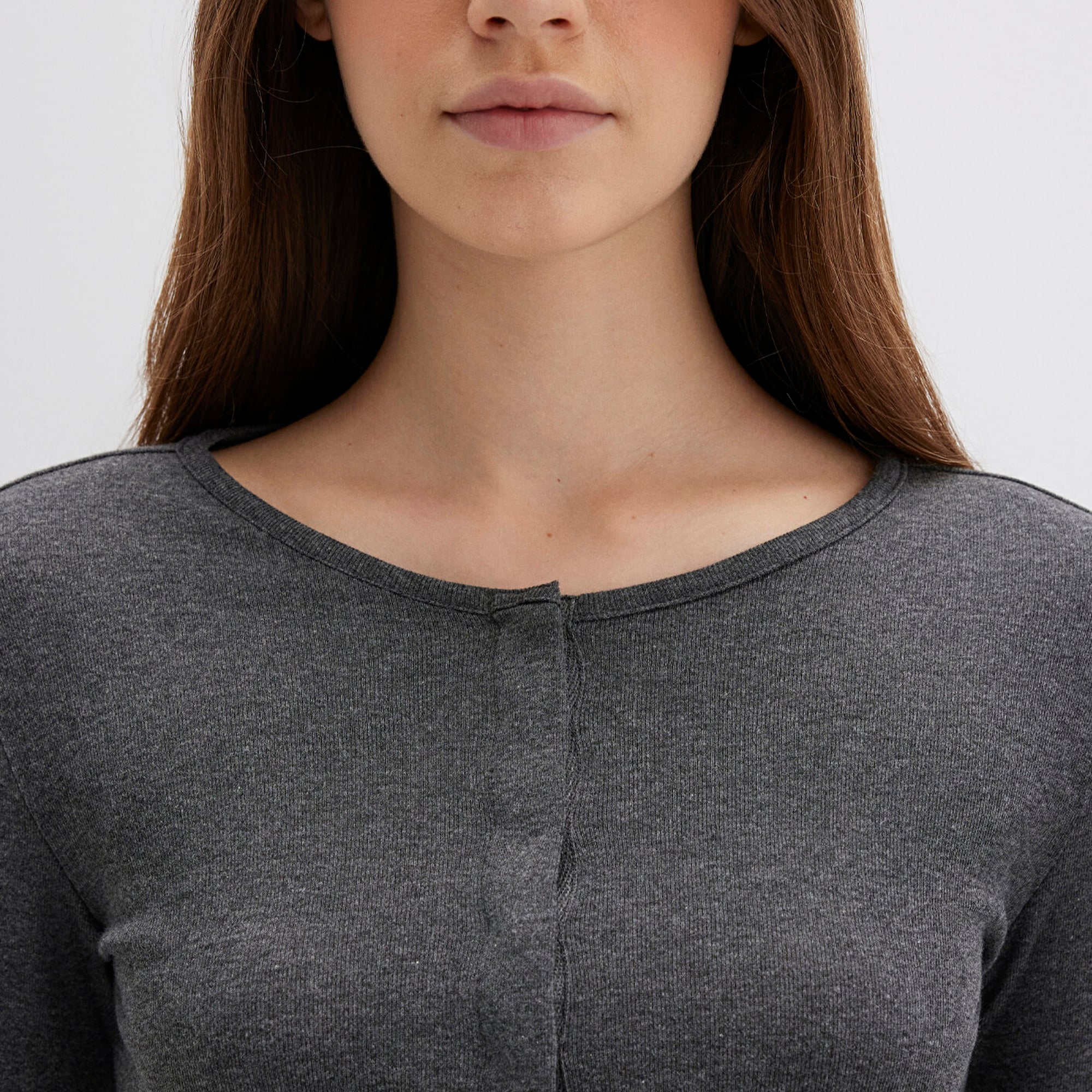 Mavi Düğme Detaylı Uzun Kollu Antrasit Crop Basic Tişört Crop / Kısa Kesim 1613403-80023